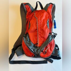 Quest‎ Hydration Pack Backpack 2 Liter Orange Hiking Bag Water Bladder